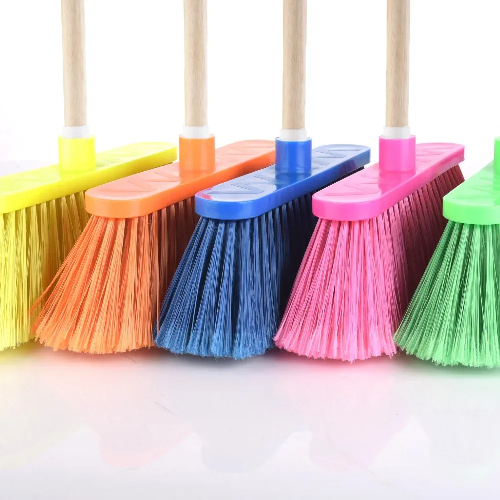 Escobas de colores
